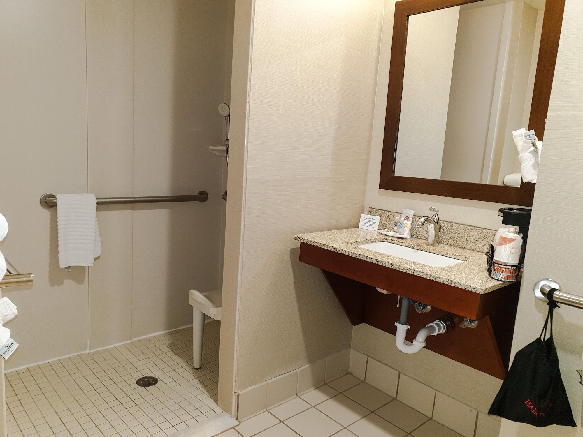 Comfort Inn & Suites Logan Near University Экстерьер фото